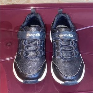 Navy blue girls sneakers